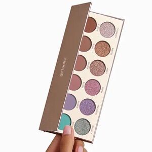 GIRLACTIK Essential Eyeshadow Palette Volume 2 Brand New